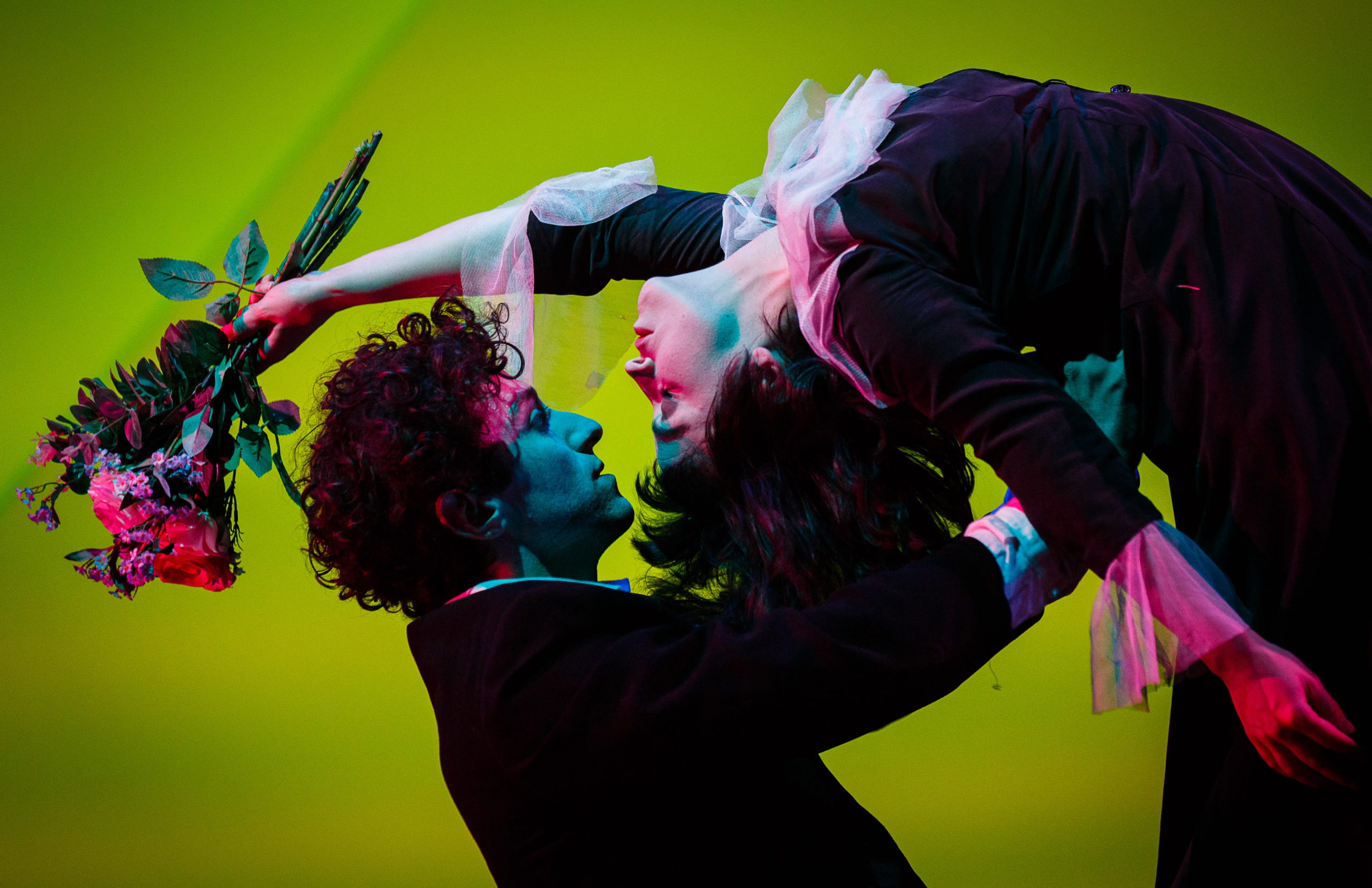 Kneehigh The Flying Lovers of Vitebsk 4 c Steve Tanner Marc Antolin as Marc Chagall Audrey Brisson as Bella Chagall