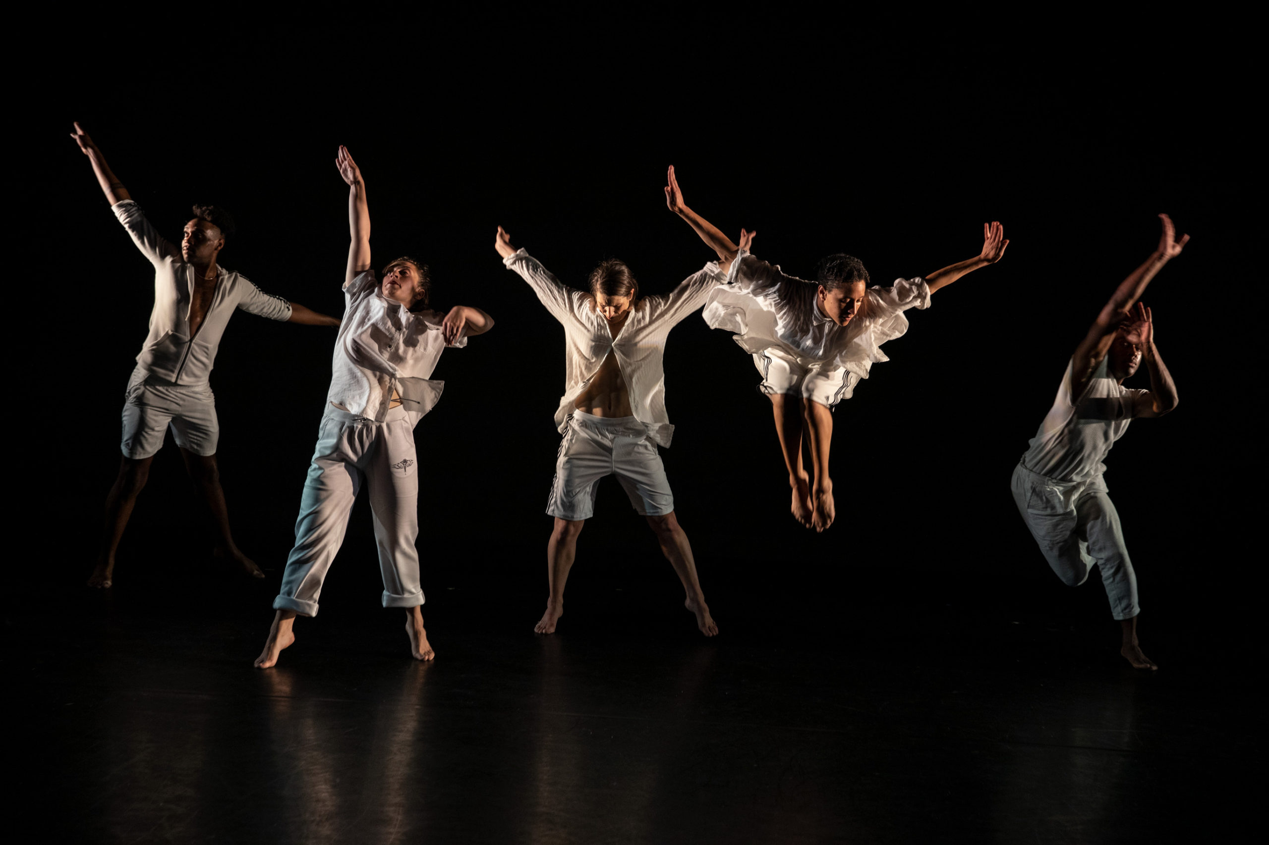 Spring2022 media slider - David Dorfman Dance (A)way out of my body -David Dorfman Dance (4), photo by Maria Baranova fix