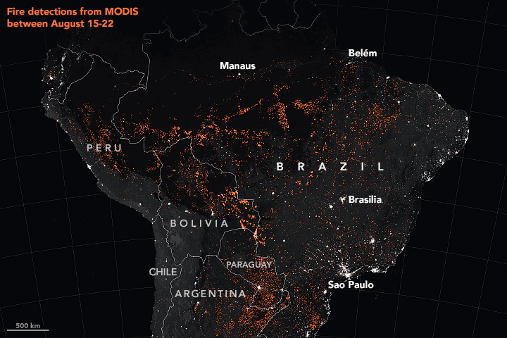 Satellite map of South America showing fire detections in orange across Brazil, Bolivia, and Peru from August 15-22. Major cities Manaus, Belém, Brasília, and São Paulo are labeled, along with country names.